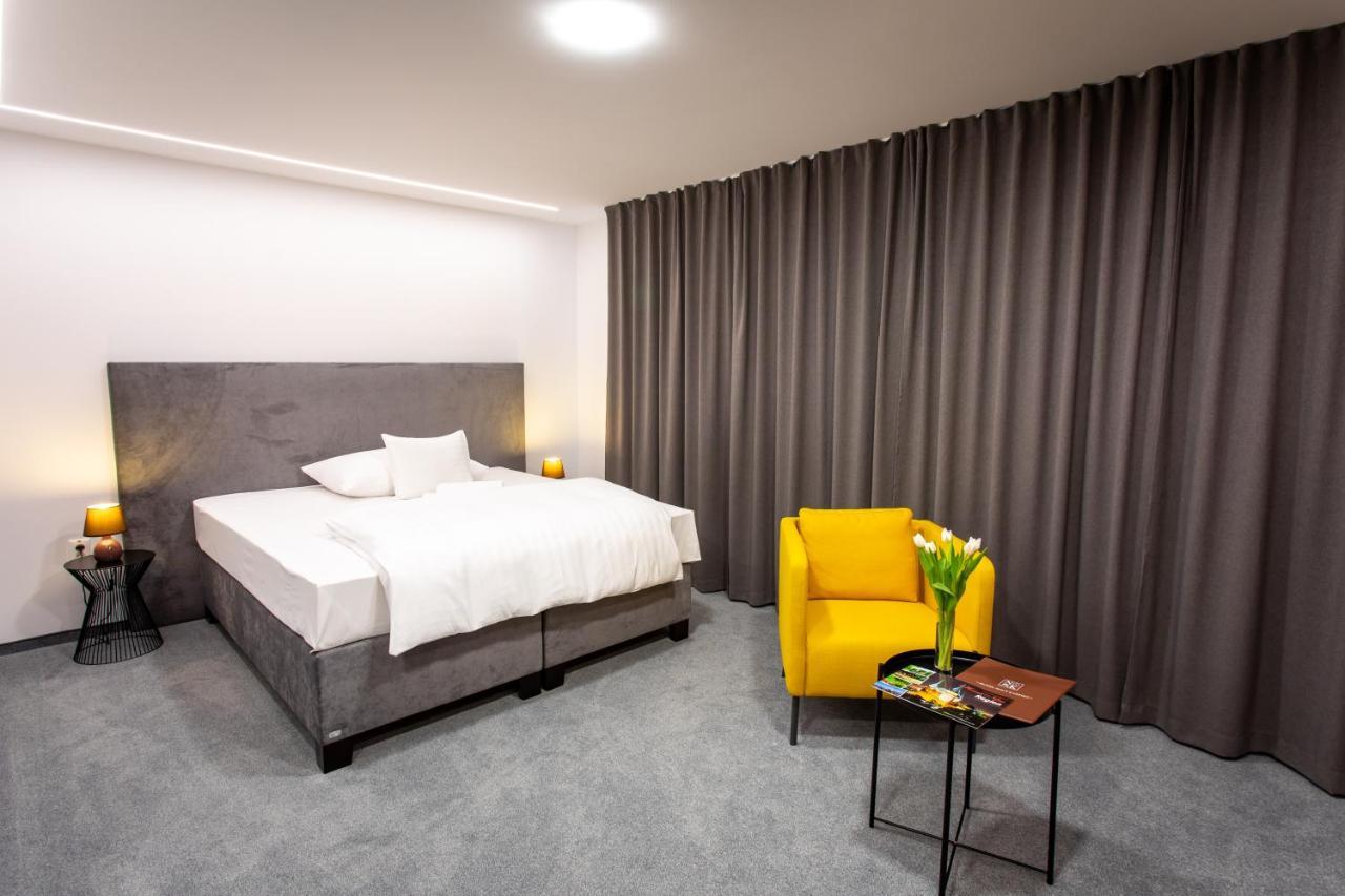 Hotel Novy Kastiel - Self Check-In Topoľčany 외부 사진