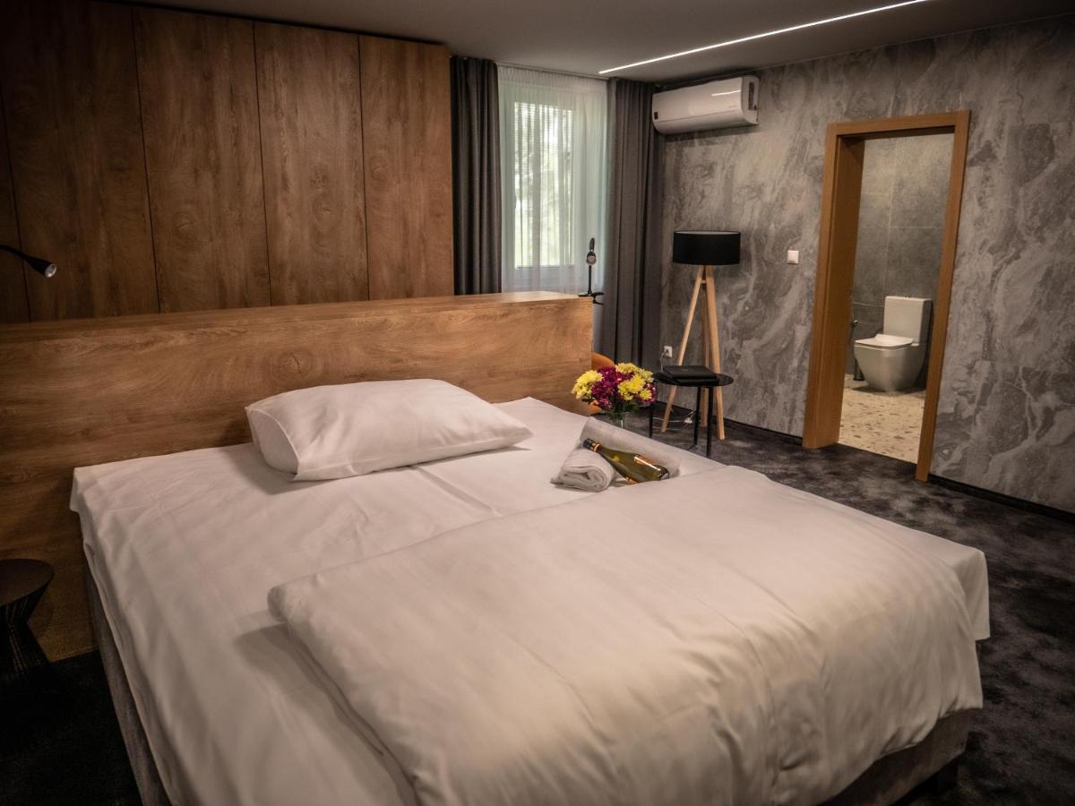 Hotel Novy Kastiel - Self Check-In Topoľčany 외부 사진