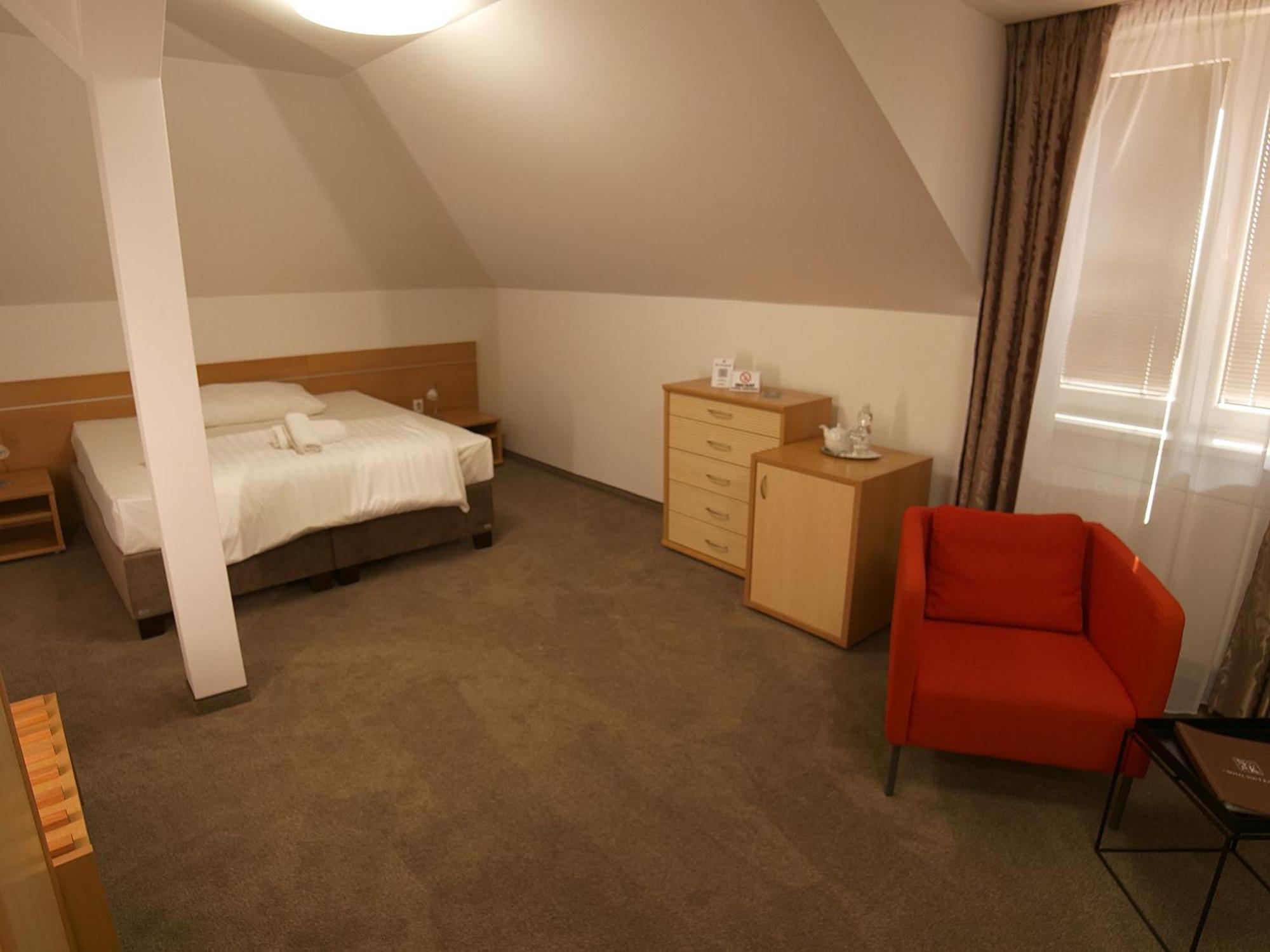 Hotel Novy Kastiel - Self Check-In Topoľčany 외부 사진